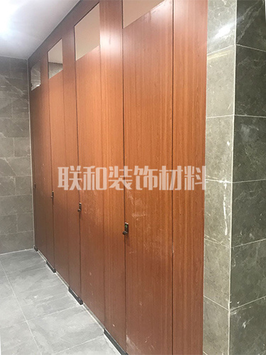 抗倍特铝蜂窝复合隔断