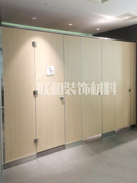 二代抗倍特卫生间隔断厂家