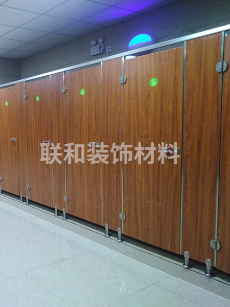 二代抗倍特卫生间隔断板厂家