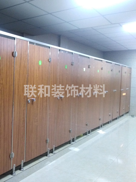 二代抗倍特卫生间隔断厂商