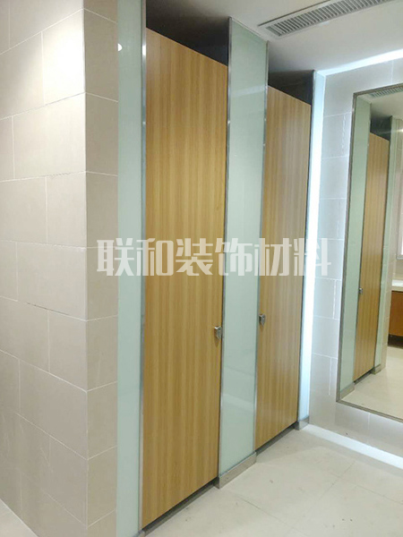 东莞抗倍特卫生间隔断安装