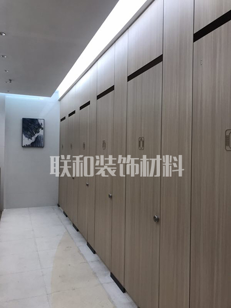 卫生间隔断